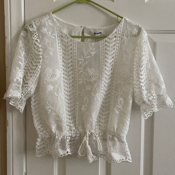 BB Dakota Off To The Laces white Top - Picture 1 of 8